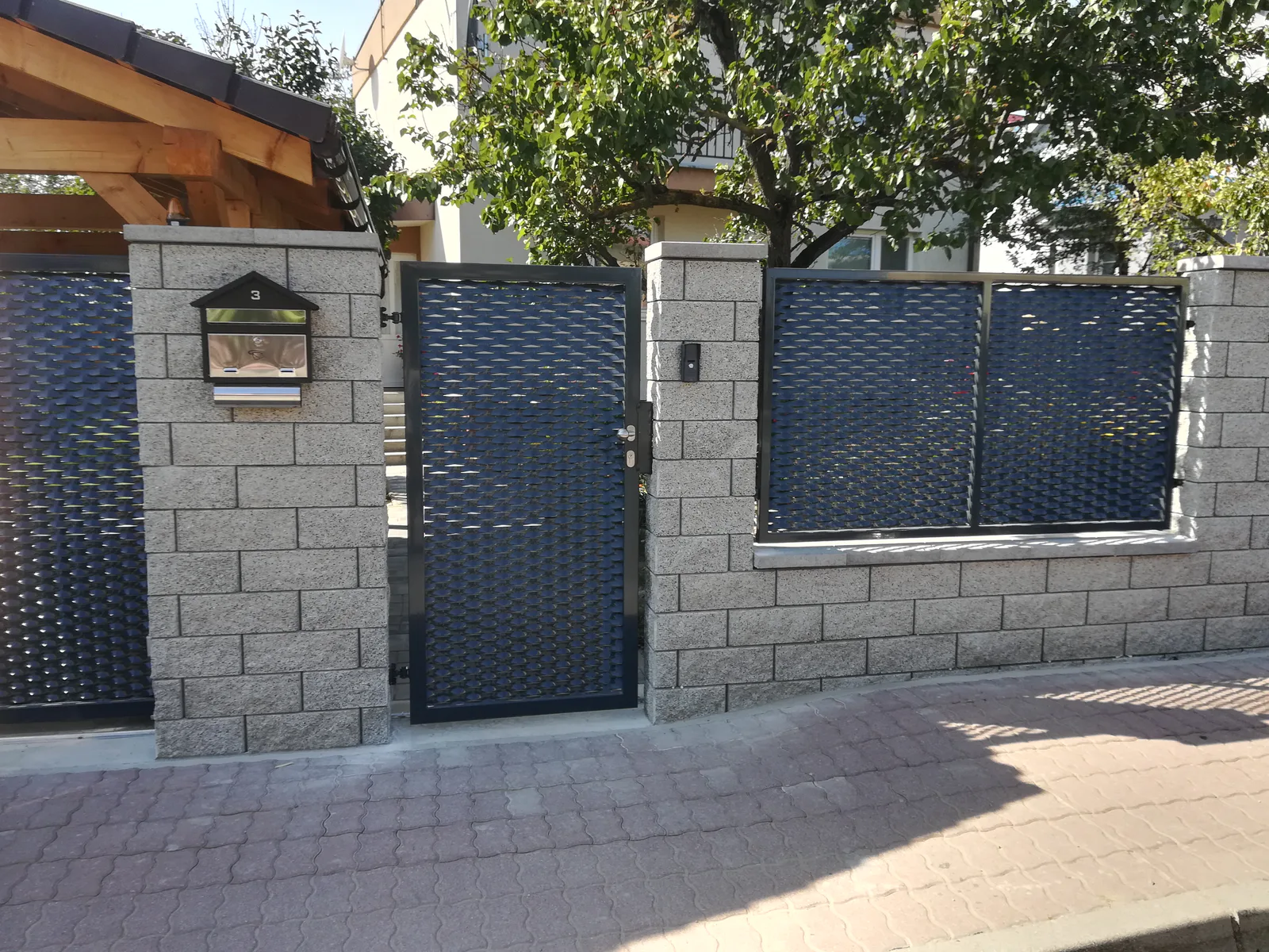 Jednokrídlové brány ŠTANDARD - Embassy antracit s dielcom