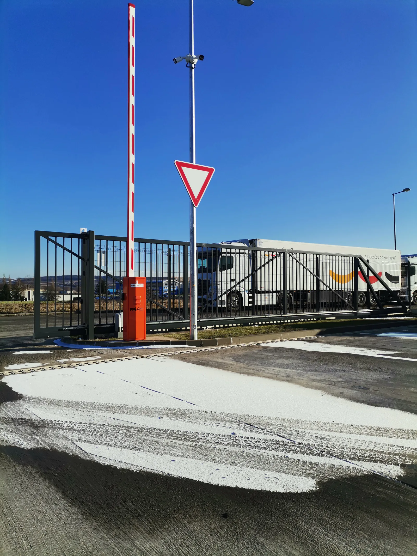 Samonosné posuvné brány – ukážka realizácie 2