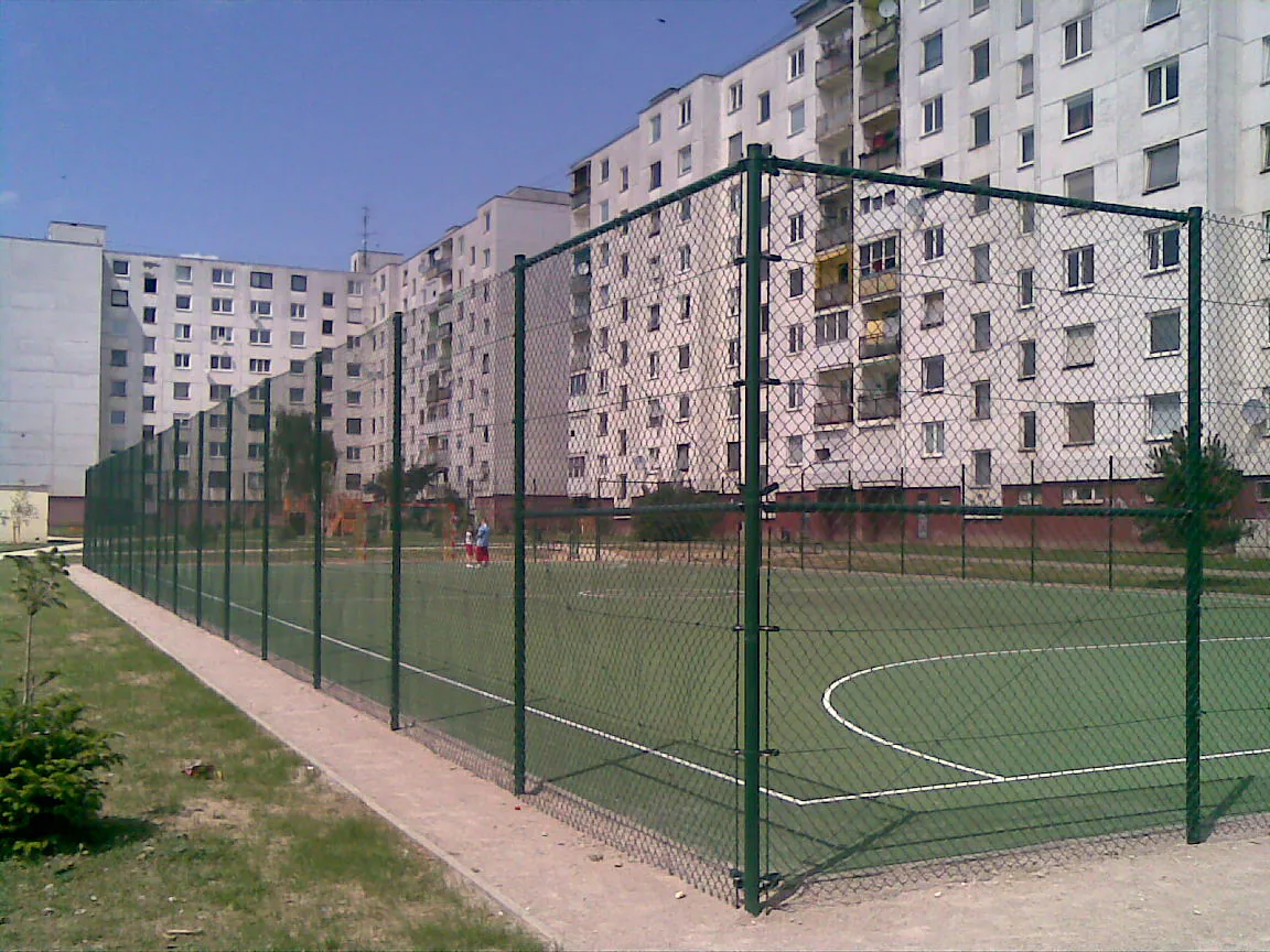 Vysoké oplotenie športoviska